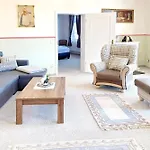 Zach Family Apartment *